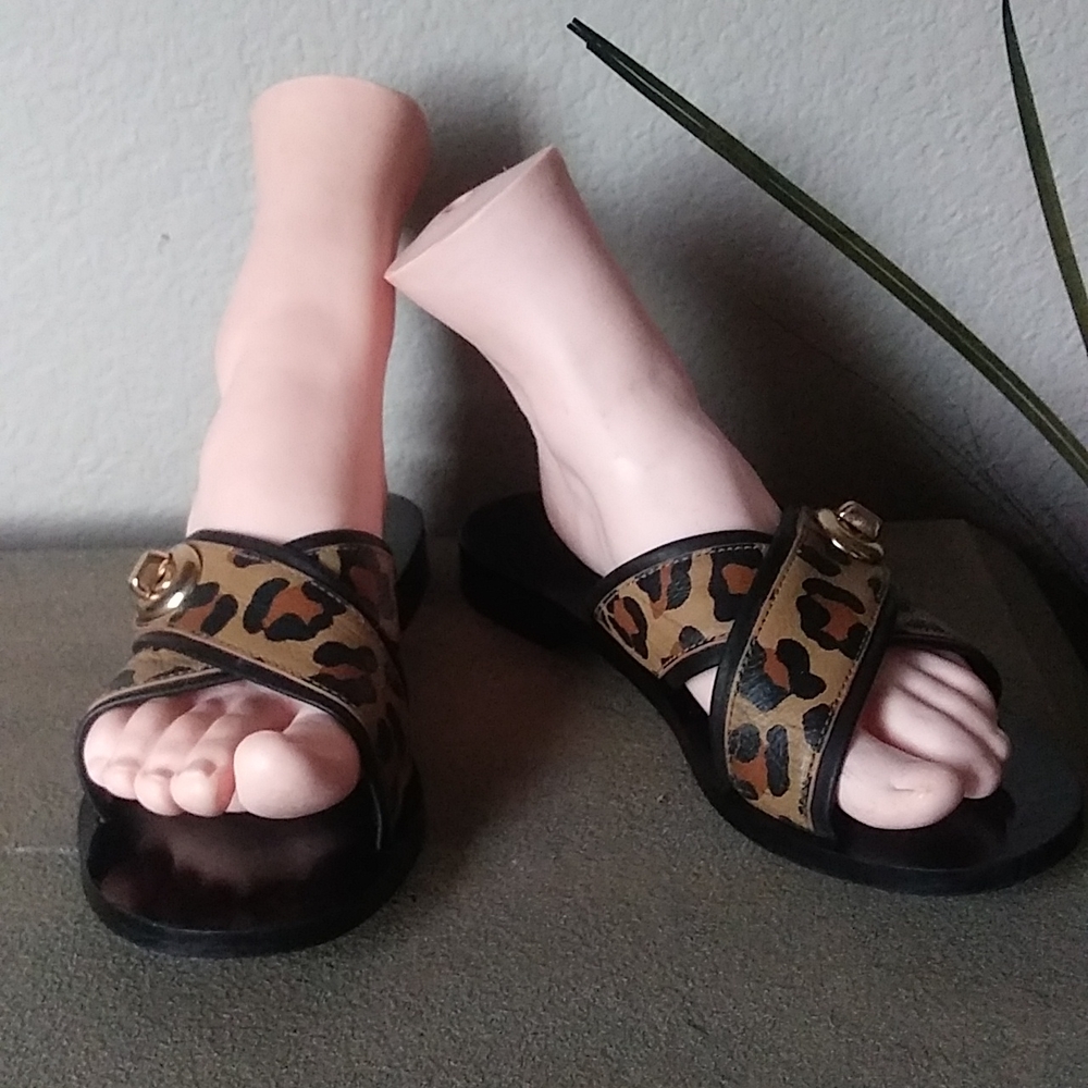 COACH women's " Coral " Leopard Print Cross Strap w Faux Toggle Sandals. 7B